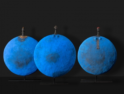 Bleu crête - Grand Bleu - Bleu aux trois cauris - Etiyé Dimma Poulsen - Leonhard's Gallery