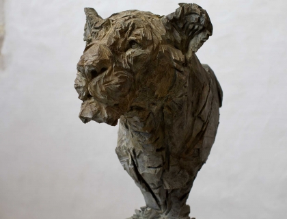 Smile, bust of Lioness - Jürgen Lingl - Leonhard's Gallery